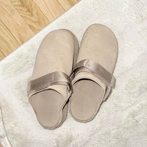 UGG Cream Women's Mules 8.5
